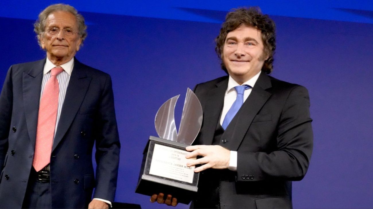 Javier Milei y funcionarios en la entrega de premios de Fundación Libertad 20260427