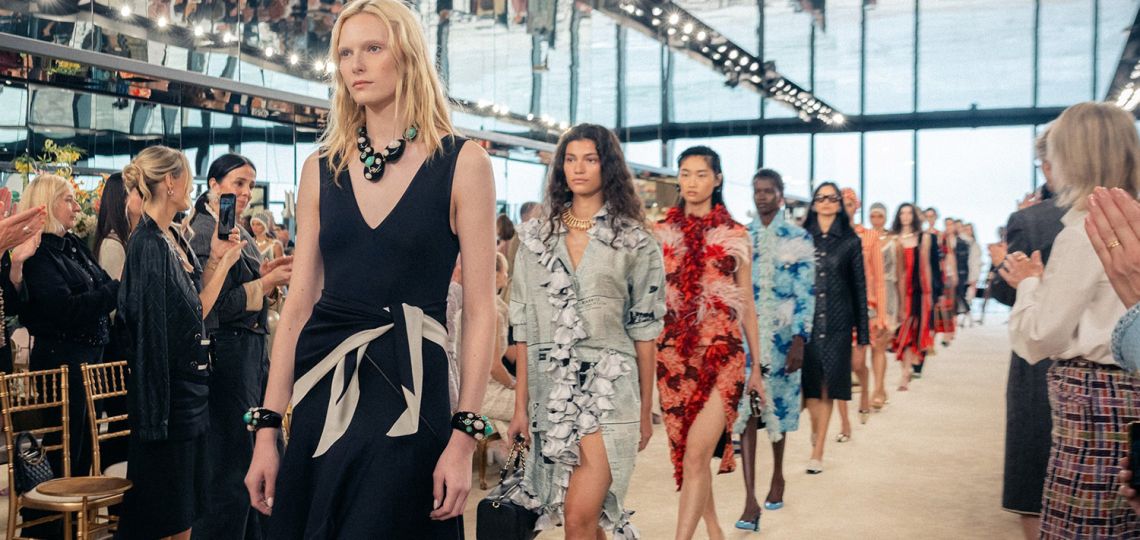 Chanel Cruise 2026/27: cómo Matthieu Blazy reinterpreta el ADN de la maison en Biarritz