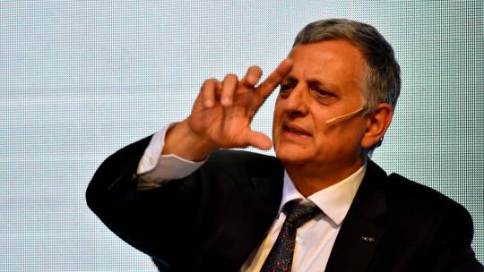 YPF, el “rockstar” energético dividido entre las proyecciones de éxito y la realidad de la crisis