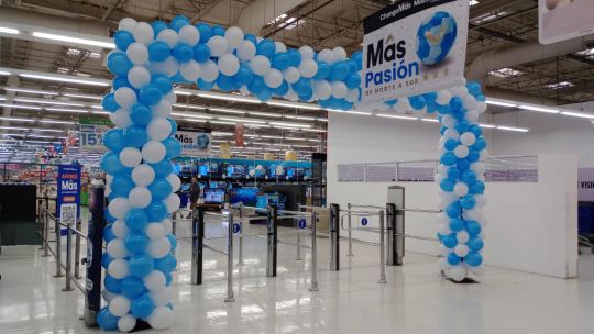 Un supermercado lanza “Dale Mâs Pelota a esta promo”: premios por hora y regalos directos