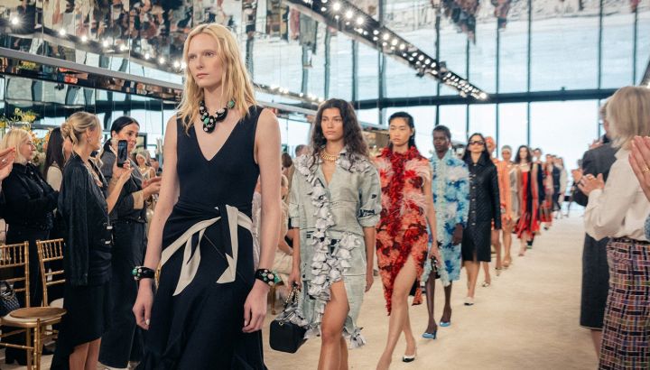 Chanel Cruise 2026/27: cómo Matthieu Blazy reinterpreta el ADN de la maison en Biarritz