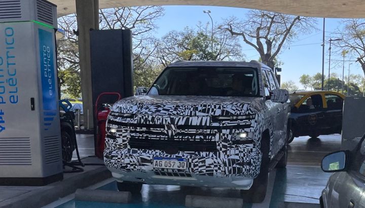 La nueva generación de la Volkswagen Amarok aparece por las calles porteñas