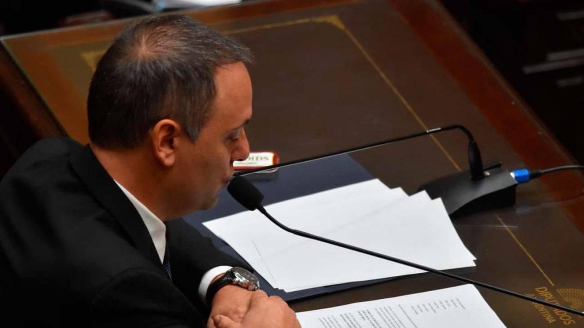 Adorni y la sugestiva sombra de una conversacion win-win a los lados de la ultrapolarización que divide a Diputados