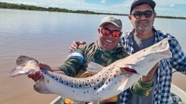 De cara a las próximas semanas, las perspectivas son alentadoras. Se espera que el río Paraná comience a aclararse hacia mediados de mayo, lo que potenciará la pesca de dorados tanto con baitcasting, spinning y fly.