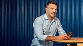 Quién es Ariel Sbdar, el CEO de Cocos Capital, abucheado por estudiantes en el Movistar Arena