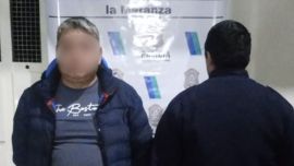 Detienen a un policía que mató a una mujer e hirió a un hombre: creyó que le iban a robar y disparó 17 veces