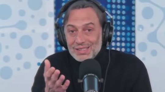 "Tronco" Figliuolo se sube a la polémica por el reloj de Adorni: "Está en oferta"