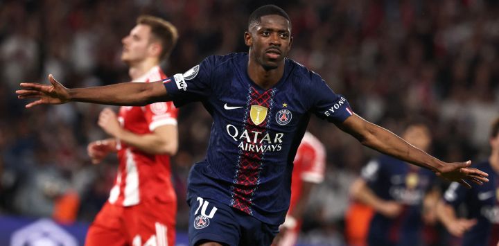 El delantero francés del Paris Saint-Germain, Ousmane Dembélé, celebra tras marcar el tercer gol de su equipo durante el partido de ida de las semifinales de la Liga de Campeones de la UEFA entre el Paris Saint-Germain (PSG) y el Bayern de Múnich en el Parque de los Príncipes de París.