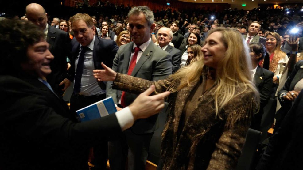 Milei en el Palacio Libertad en el debate sobre Keynes 20260428