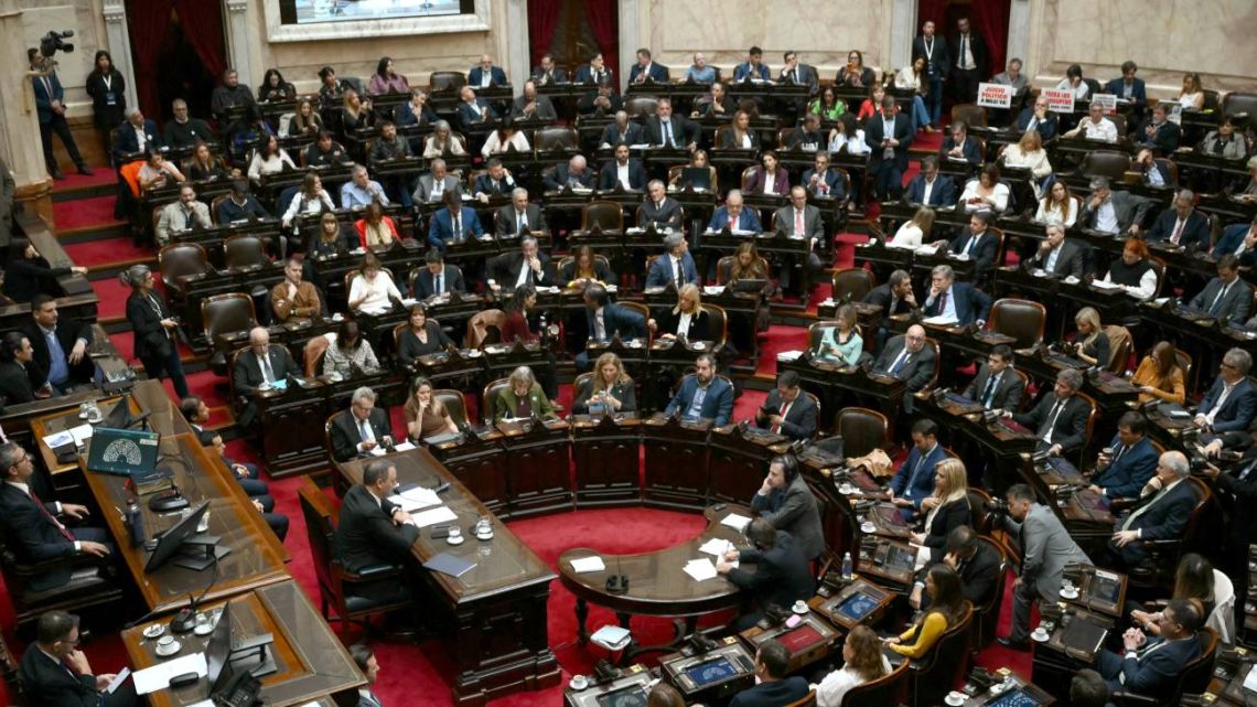 Gobierno argentino enfrenta rechazo por proyecto de juego online