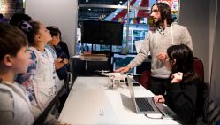 La tecnología y el pensamiento científico dominaron la agenda de la 50° Feria del Libro de Buenos Aires