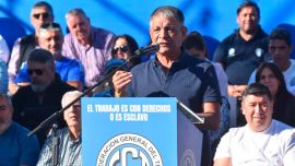 “El trabajo es con derechos o es esclavo”: la CGT movilizó en Plaza de Mayo y redobló la presión por un paro general
