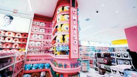 La clave de Miniso es convertir la visita al local en una experiencia lúdica y extravagante. Variedad, innovación y diseño en productos que parecen de lujo a precios accesibles.