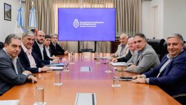 Colectivos: las empresas se comprometieron a mejorar las frecuencias tras la reunión con el Gobierno