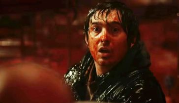 Austin Abrams en Resident Evil Noche Cero