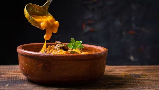 Córdoba: preparan más de 1.000 porciones de locro por el Día del Trabajador