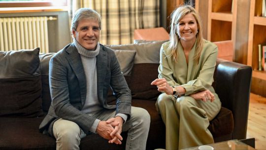 En el Foro Llao Llao, Luis Caputo se reunió con la reina Máxima: “Un placer charlar sobre economía e inclusión financiera”