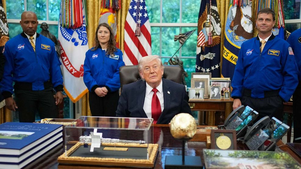 Donald Trump y la tripulación de Artemis II 30042026