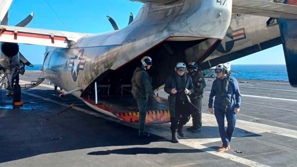Milei llegando al USS Nimitz 30042026