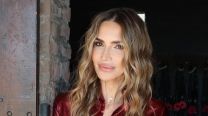 El disruptivo look de María Vázquez con fusión de estampados y tendencias 