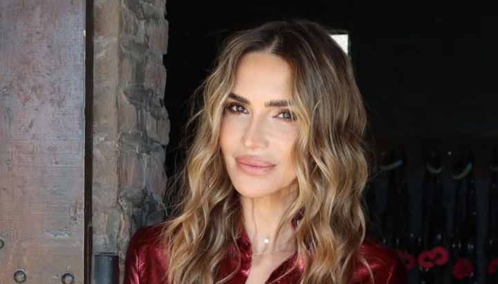 El disruptivo look de María Vázquez con fusión de estampados y tendencias 