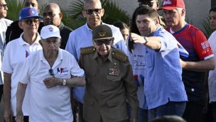 El expresidente de Cuba, Raúl Castro, el presidente Miguel Díaz-Canel en la concentración por el Día Internacional de los Trabajadores, en La Habana