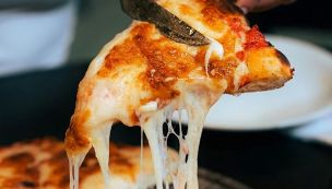 La pizza de Güerrín, entre las mejores de Buenos Aires (y del mundo).
