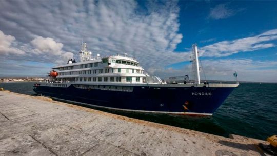 Brote infeccioso letal en un crucero de lujo que salió de Usuhaia: ya hubo dos viajeros muertos y uno está muy grave