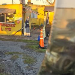 La mojarra mediana, encarnada de cola a cabeza, funcionó bien en el arranque. Sin embargo, cuando la actividad decayó, el cambio a filet de dientudo permitió reactivar el pique. La profundidad también fue determinante: los mejores resultados se dieron a apenas 10 cm, confirmando que el peje estaba comiendo muy arriba.