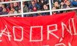 "Adorni ladrón": la bandera contra el jefe de Gabinete en la cancha de San Lorenzo