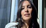 De clásico a trendy: Pampita brilló con una pollera asimétrica y un rojo furioso