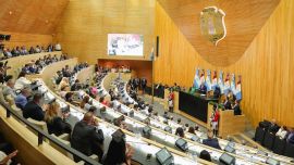 Buscan frenar el endeudamiento con tarjetas en Córdoba con apoyo del banco provincial