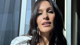 De clásico a trendy: Pampita brilló con una pollera asimétrica y un rojo furioso