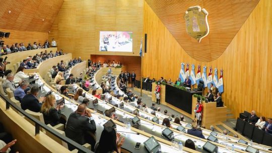 Tras la detención del asesor del legislador, en la Unicameral se pedirá renovar los antecedentes cada 6 meses