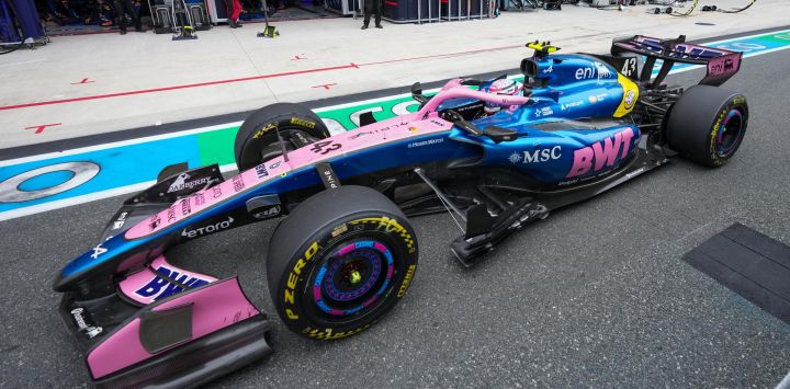 El piloto argentino de Alpine, Franco Colapinto, sale de boxes durante el Gran Premio de Fórmula 1 de Miami 2026 en el Autódromo Internacional de Miami en Miami Gardens, Florida.