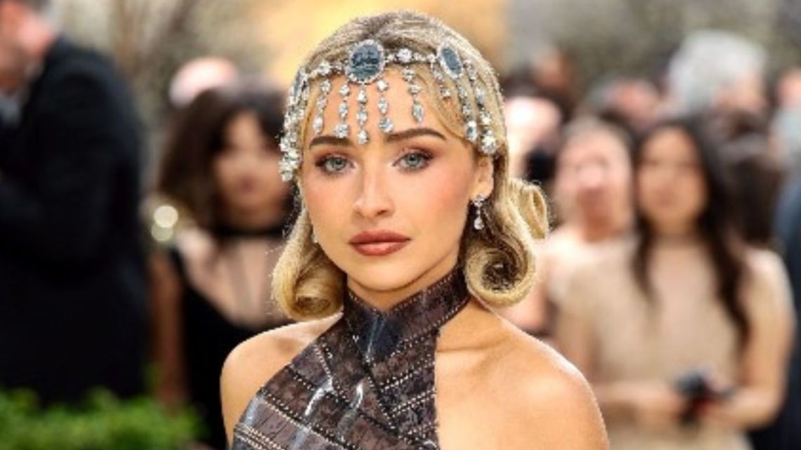El original y disruptivo look de Sabrina Carpenter en la Met Gala Caras