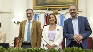 Prunotto flanqueada por Justo Casado (Comisiones), a su izquierda, y Guillermo Arias (Legislativa), a su derecha.