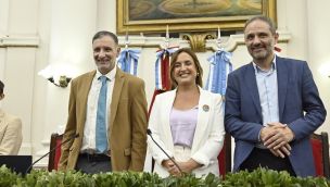 Prunotto flanqueada por Justo Casado (Comisiones), a su izquierda, y Guillermo Arias (Legislativa), a su derecha.