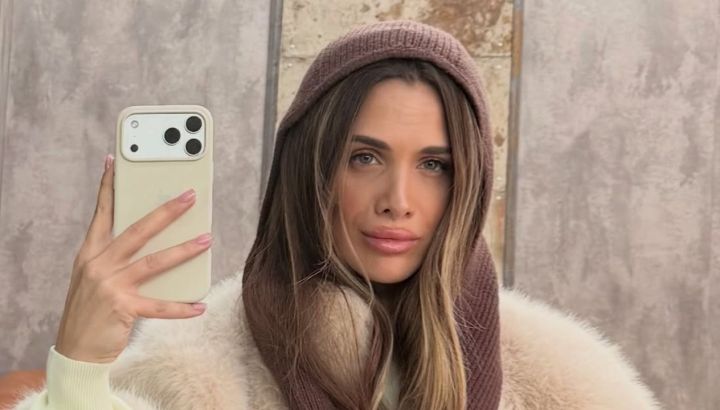 Cami Homs marcó tendencia con su pelo: tono miel y ondas con volumen