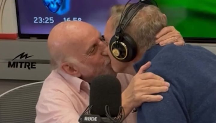 Horacio Pagani perdió una apuesta y tuvo que besar en la boca a Marcelo Bonelli
