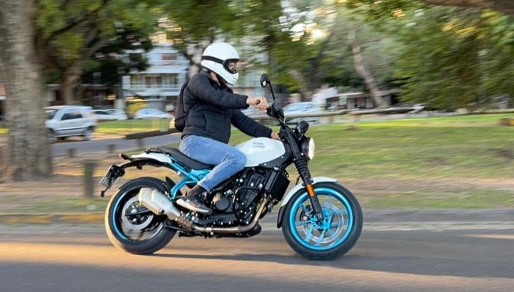 Royal Enfield GRR 450: la ciudad como territorio natural.
