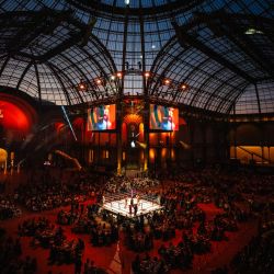Esta fotografía muestra una vista general del Grand Palais durante un evento del Campeonato Mundial de Kickboxing ISKA en París, Francia. | Foto:DIMITAR DILKOFF / AFP