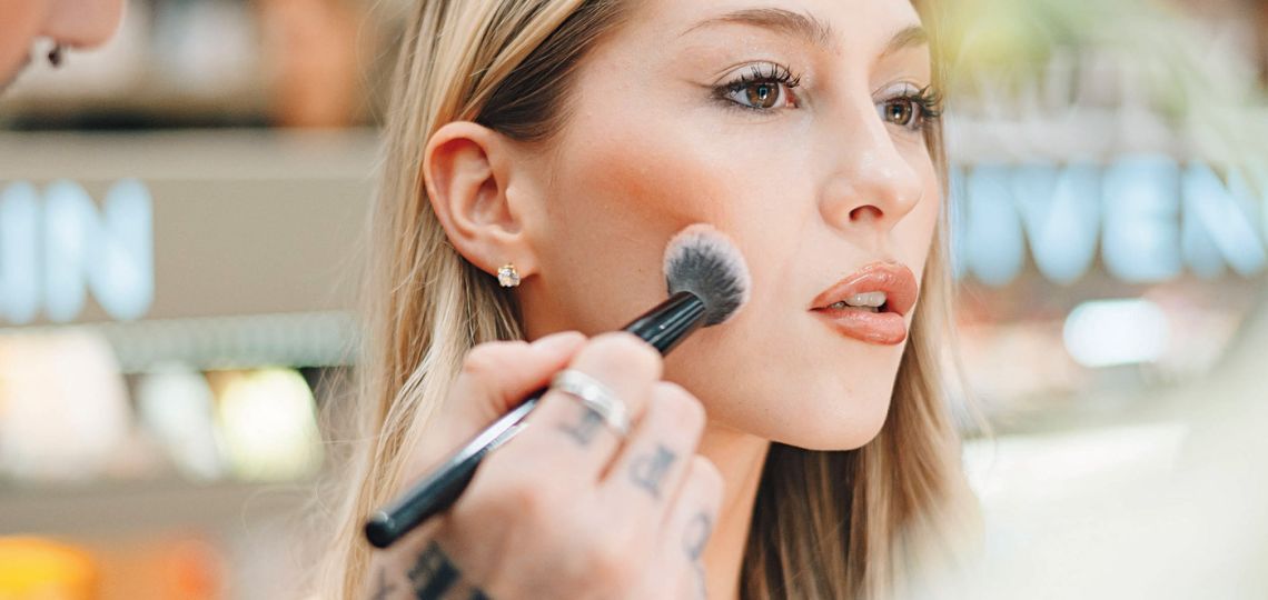 Cómo recrear el maquillaje old money y lucir una piel sana y glowie