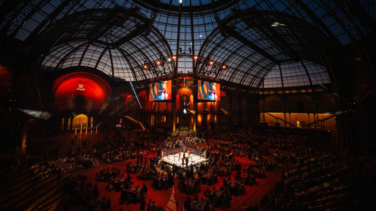 Esta fotografía muestra una vista general del Grand Palais durante un evento del Campeonato Mundial de Kickboxing ISKA en París, Francia. | Foto:DIMITAR DILKOFF / AFP