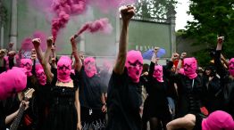 Activistas protestan contra la participación de Rusia en la Bienal de Venecia 06052026