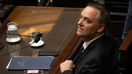 La Justicia confirmó que Manuel Adorni heredó parte de un departamento en La Plata y un terreno en Daireaux