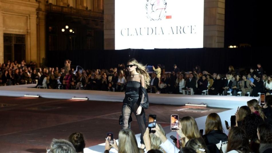 Desfile Claudia Arce