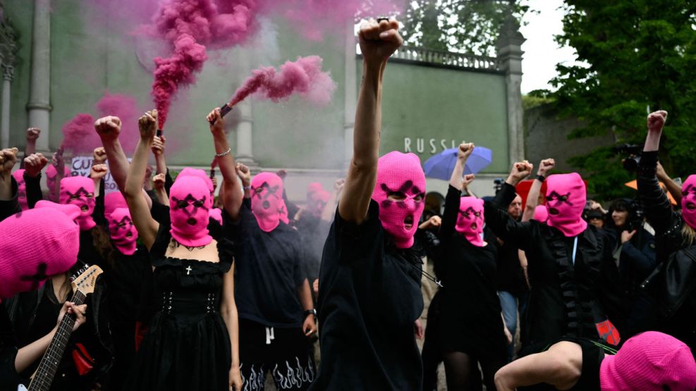 Activistas protestan contra la participación de Rusia en la Bienal de Venecia 06052026