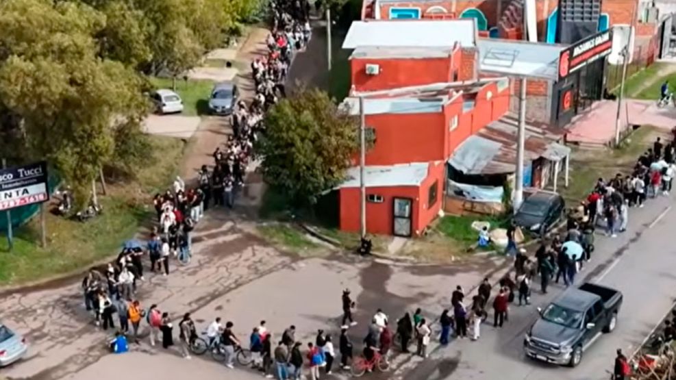 Más de 1.000 personas se presentaron para cubrir 60 puestos de trabajo en un frigorífico