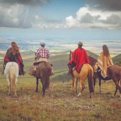 Las vistas que brindan la altura a medida que se asciende son inolvidables. Por eso  la cabalgata es lenta y muy tranquila.